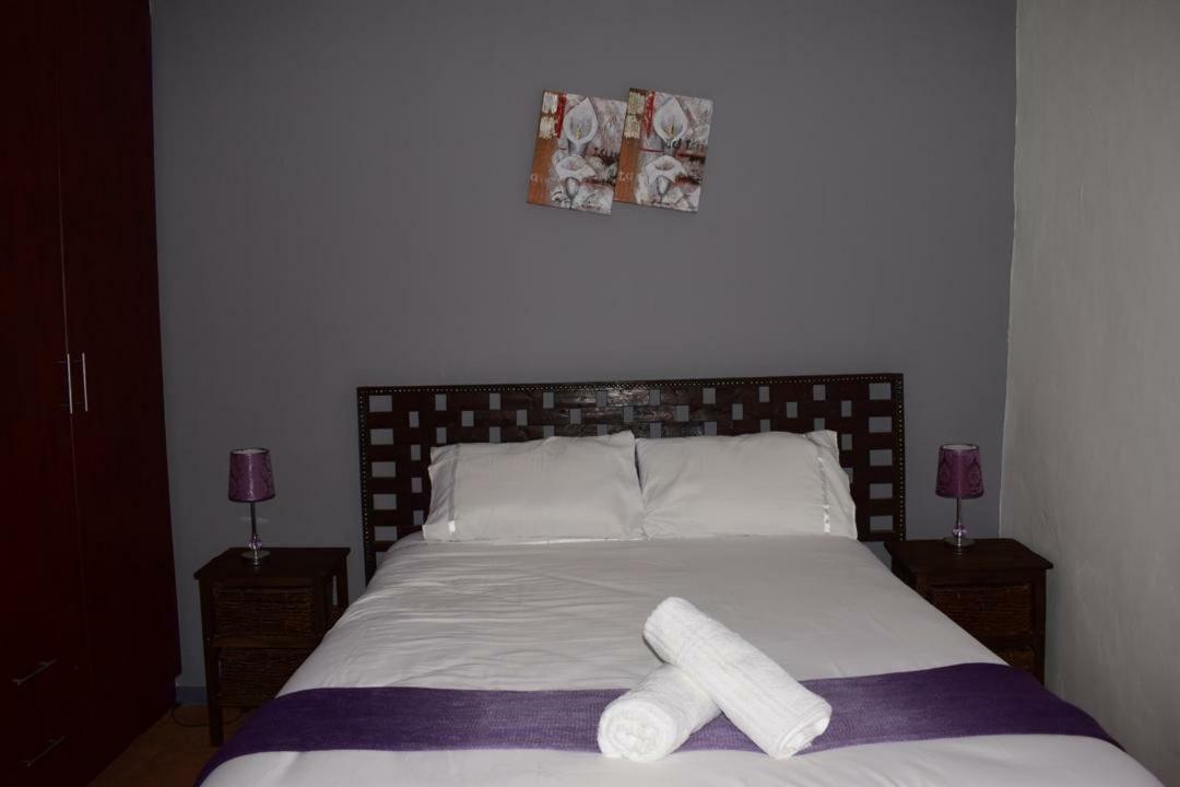 Skyhawk Guesthouse Gaborone Exterior foto
