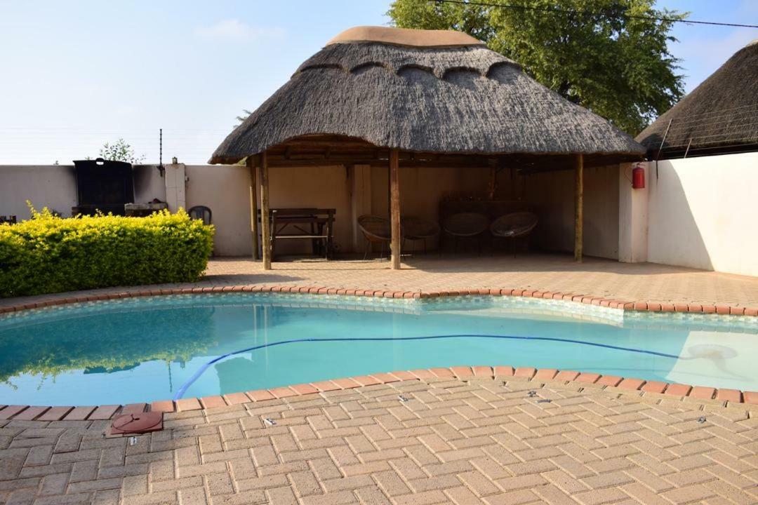 Skyhawk Guesthouse Gaborone Exterior foto