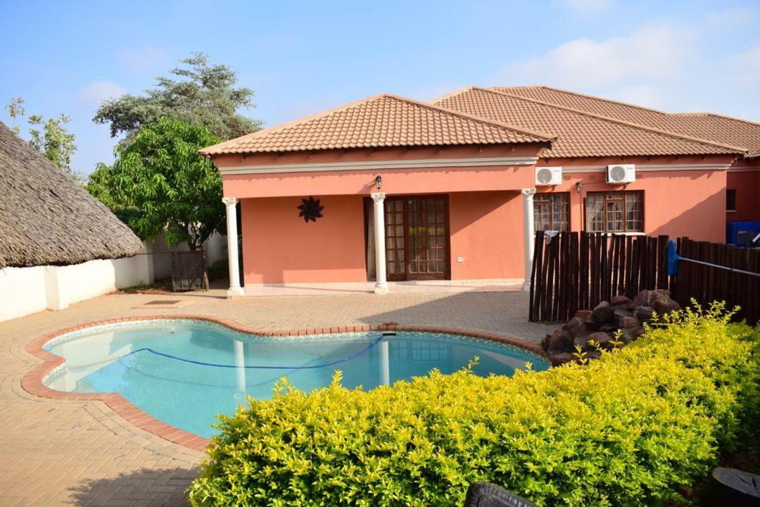 Skyhawk Guesthouse Gaborone Exterior foto