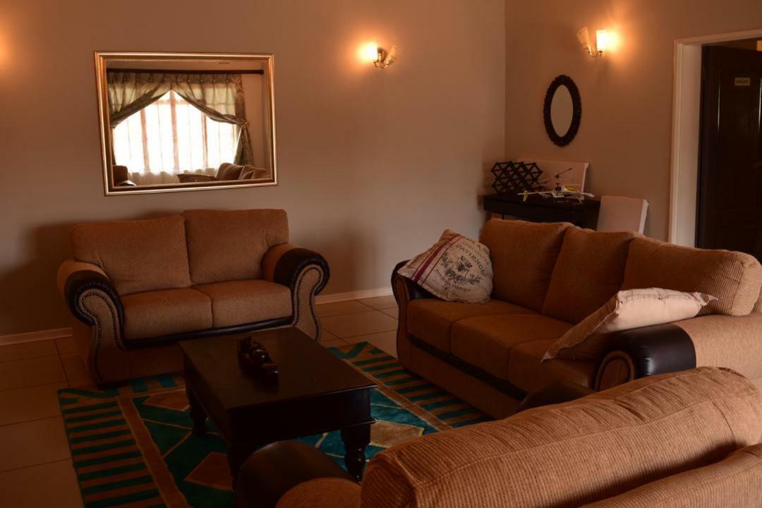 Skyhawk Guesthouse Gaborone Exterior foto