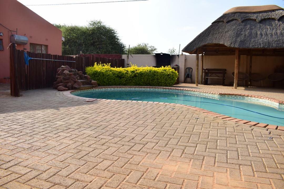 Skyhawk Guesthouse Gaborone Exterior foto