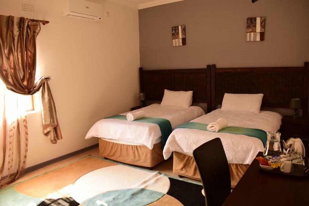 Skyhawk Guesthouse Gaborone Exterior foto