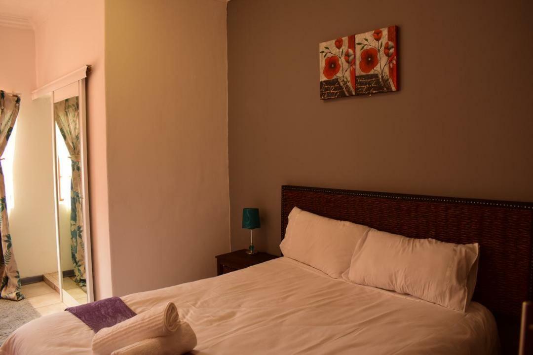Skyhawk Guesthouse Gaborone Exterior foto